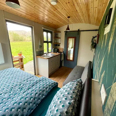 Stepping Stones Glamping Little Red