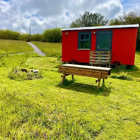 Stepping Stones Glamping Little Red Campo de lujo Bantry